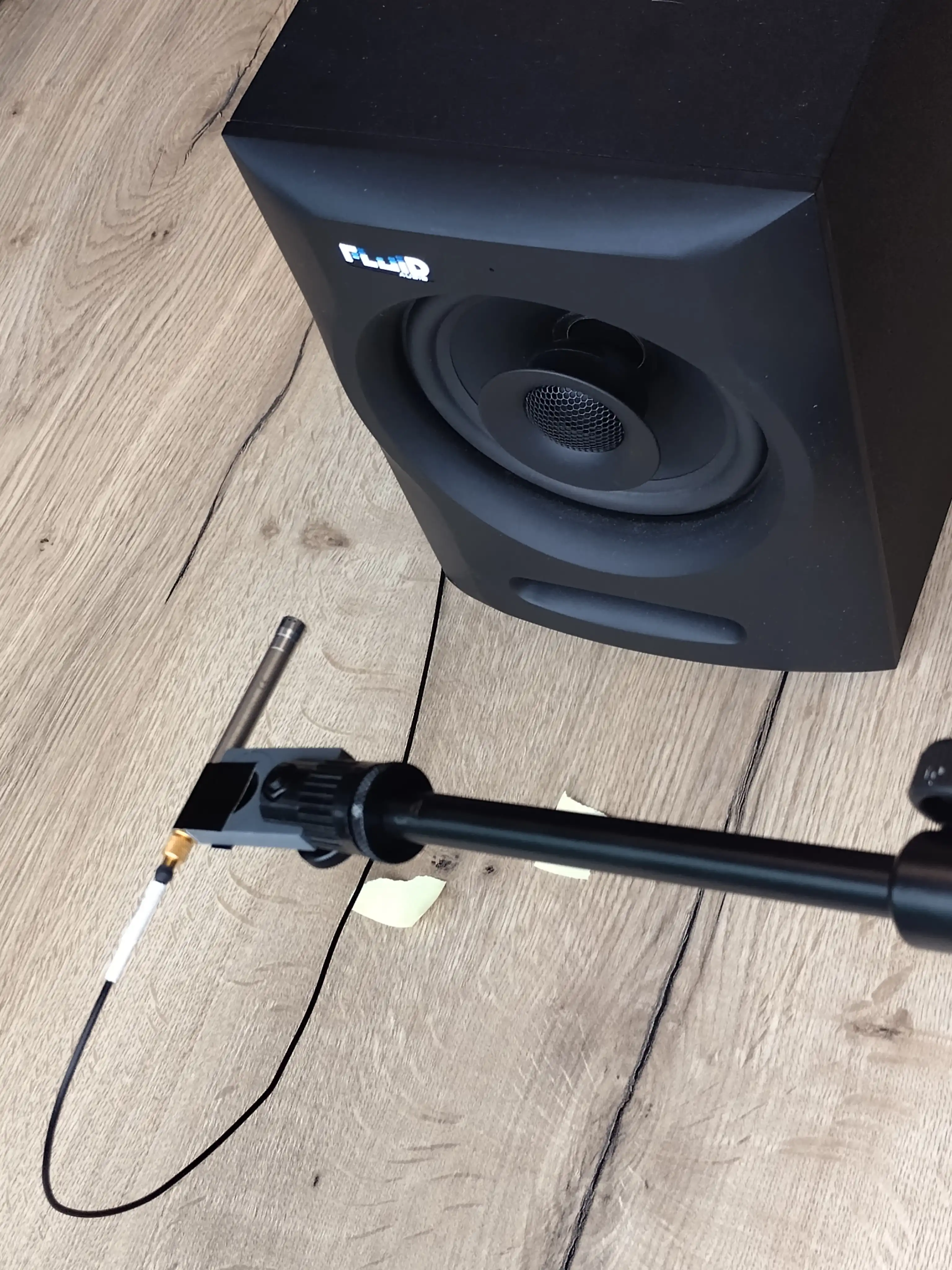 Microphone in front of a
loudspeaker